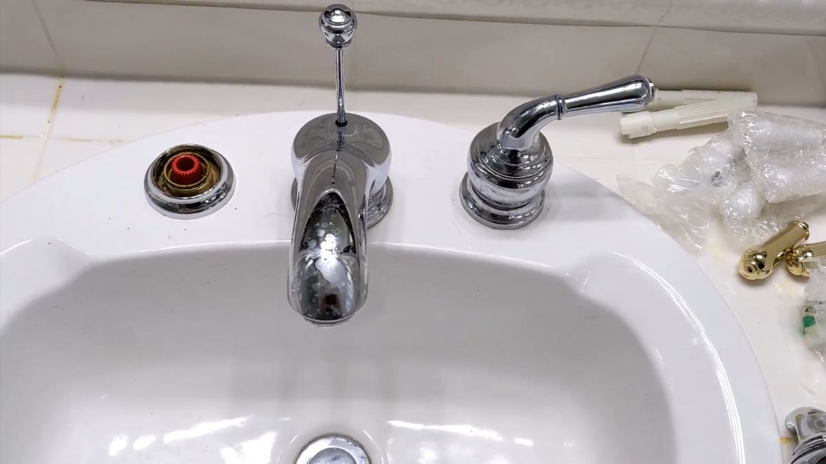 are Moen faucet handles interchangeable