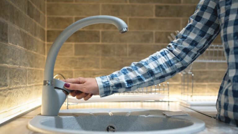 Why My Single Handle Faucet No Cold Water [Solved]