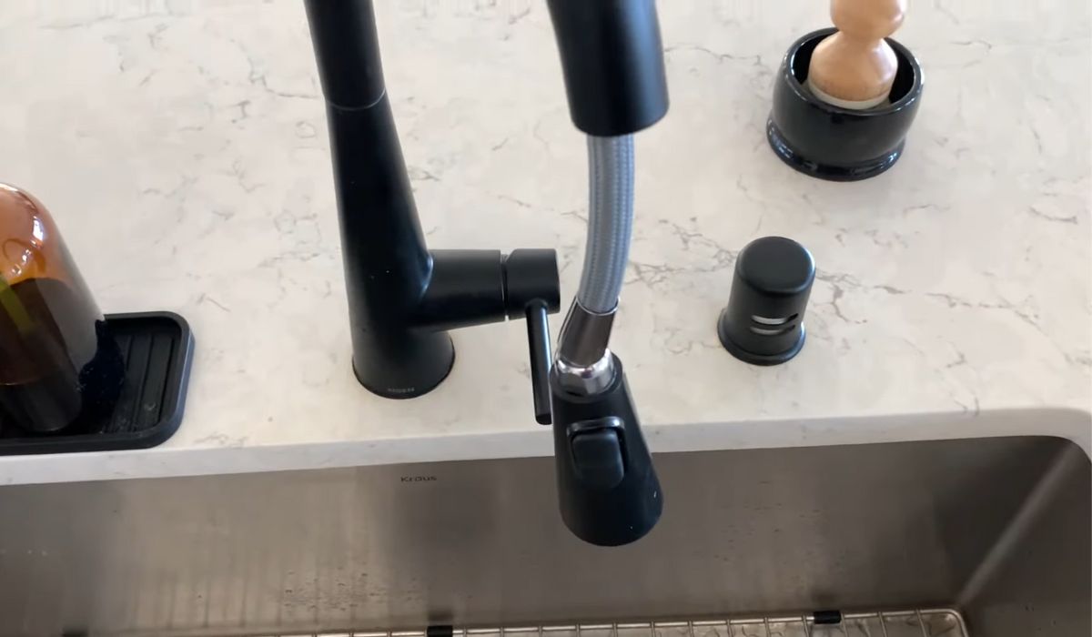 Pull Down Kitchen Faucet Won't Stay Up
