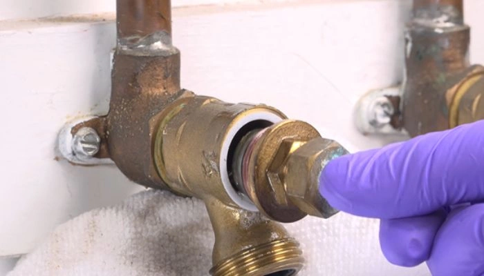 Fixing Hose Bib Faucet Leaks 2