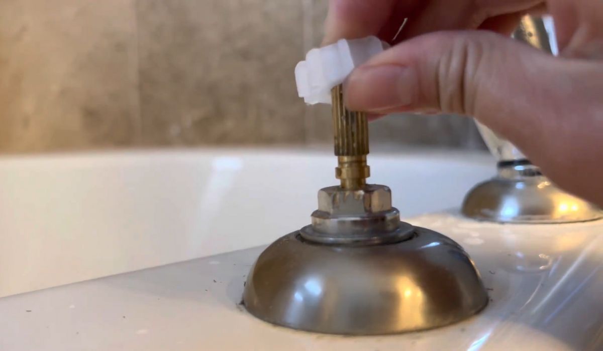 Temporary Fix a Leaky Bathtub Faucet